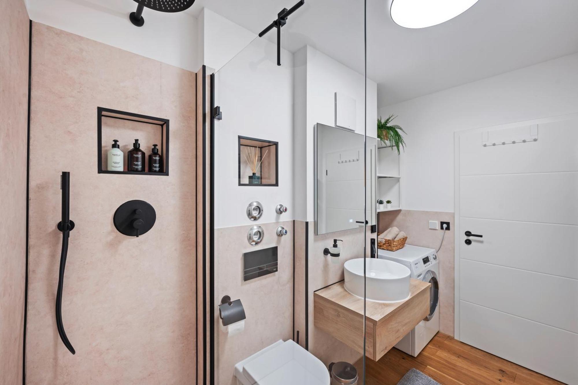 Edler Wohnraum Luxurioeses Apartment Mit Balkon, Boxspringbett, Kaffeevollautomat, Lift & Parkplatz Chemnitz Exterior photo