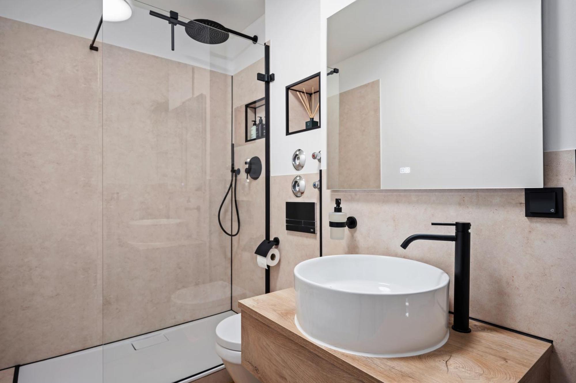 Edler Wohnraum Luxurioeses Apartment Mit Balkon, Boxspringbett, Kaffeevollautomat, Lift & Parkplatz Chemnitz Exterior photo