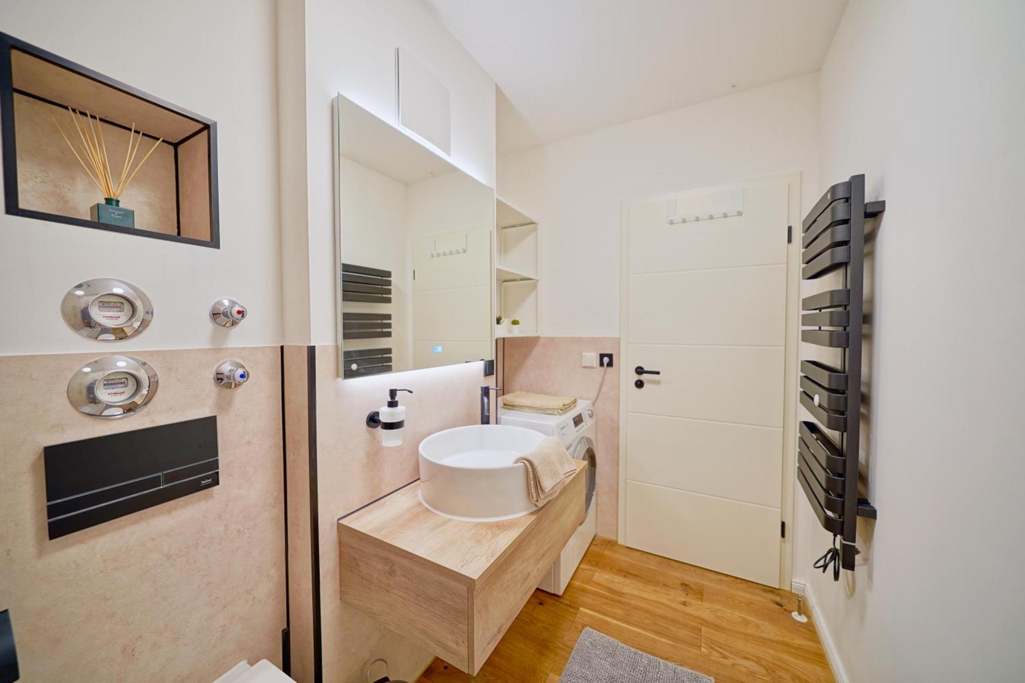 Edler Wohnraum Luxurioeses Apartment Mit Balkon, Boxspringbett, Kaffeevollautomat, Lift & Parkplatz Chemnitz Exterior photo