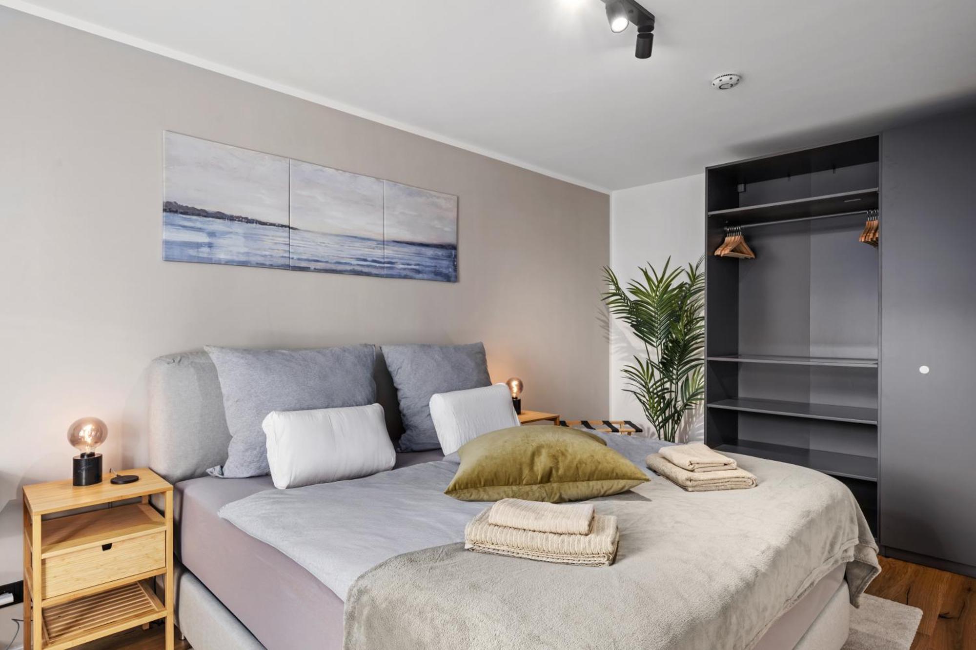 Edler Wohnraum Luxurioeses Apartment Mit Balkon, Boxspringbett, Kaffeevollautomat, Lift & Parkplatz Chemnitz Exterior photo